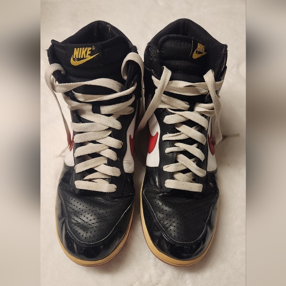 Nike Men's Black and Red High-Top Sneakers - Picture 4 of 11